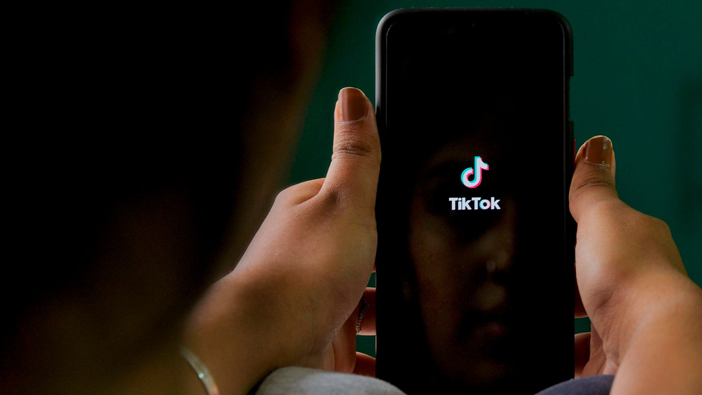 TikTok: Θα καταστήσει υποχρεωτικές τις εξατομικευμένες διαφημίσεις!