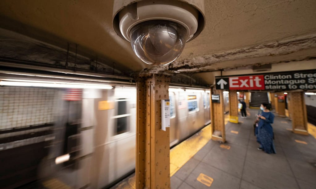 Νέα Υόρκη: Κάμερες παρακολούθησης σε όλα τα βαγόνια του μετρό