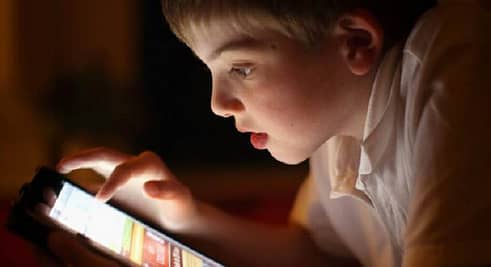 Tablets-Helping-Children-Read-More-and-Become-Smarter-Says-Poll