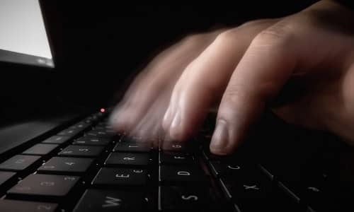 15χρονος κατηγορήθηκε για επιθέσεις DDoS και βομβιστικές απειλές