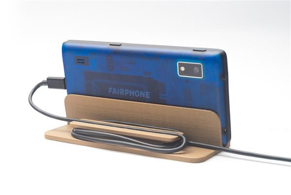 fairphone-alan-nguyen-produce-3d-printed-wooden-smartphone