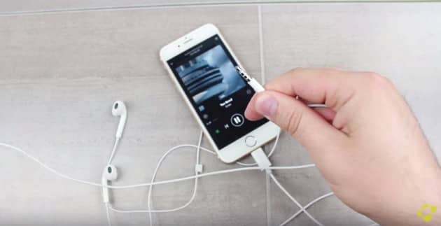 iphone-7-lightning-earpods-13-630x323-Apple