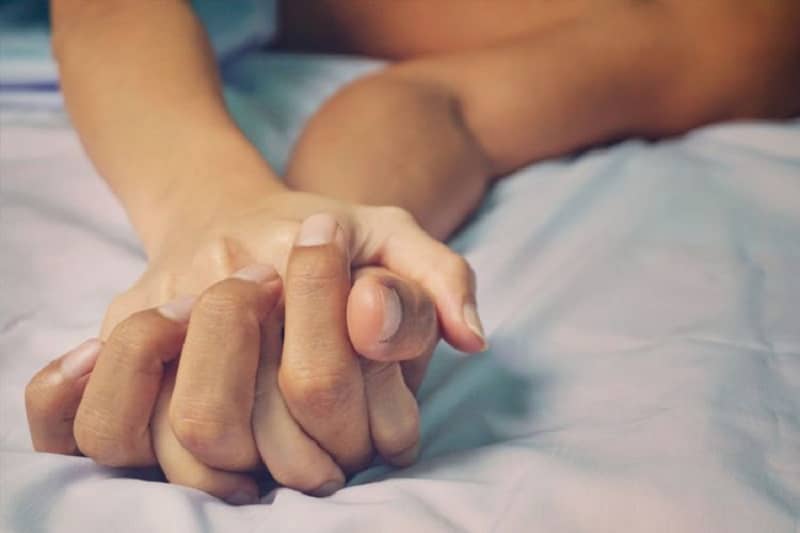 Κορωνοϊός: Απαγορεύεται το σεξ αν δεν μένετε στο ίδιο σπίτι