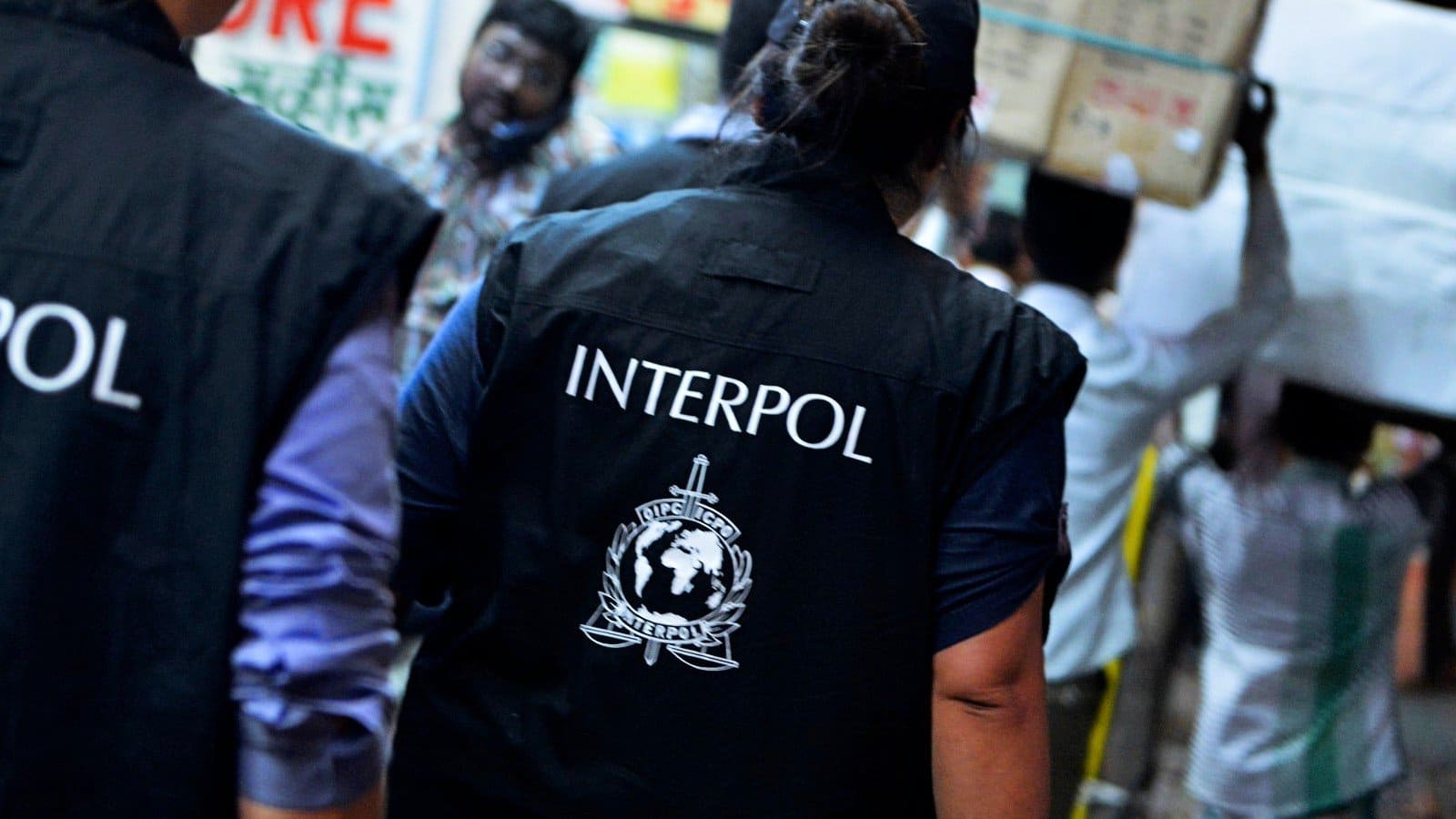Interpol - μεταφορά χρημάτων 
