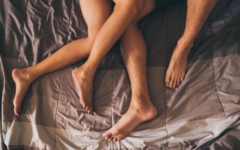 Κορωνοϊός: Απαγορεύεται το σεξ αν δεν μένετε στο ίδιο σπίτι