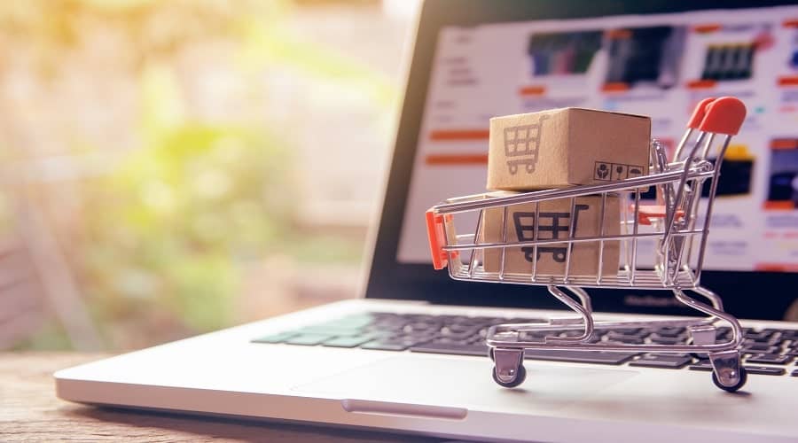 Πλεονέκτημα του online shopping: Δεν σε κρίνει κανένας για το τι αγοράζεις