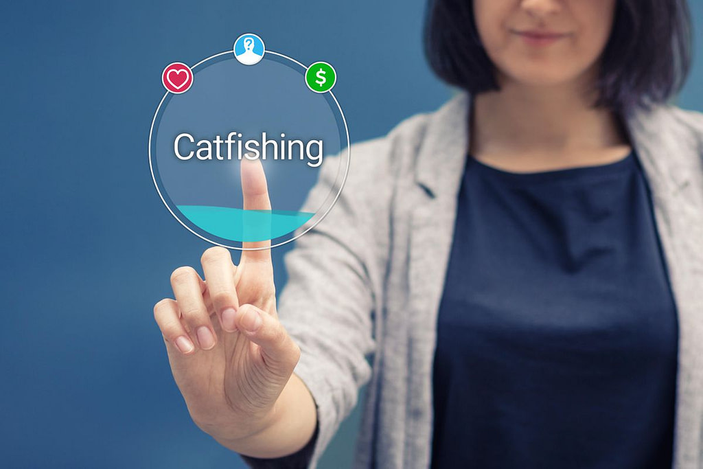 Catfishing και Social Media: Ενδείξεις ότι έχετε πέσει θύμα και τρόποι προστασίας