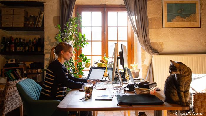 Work From Home: Tips για να οργανώσετε σωστά το γραφείο σας